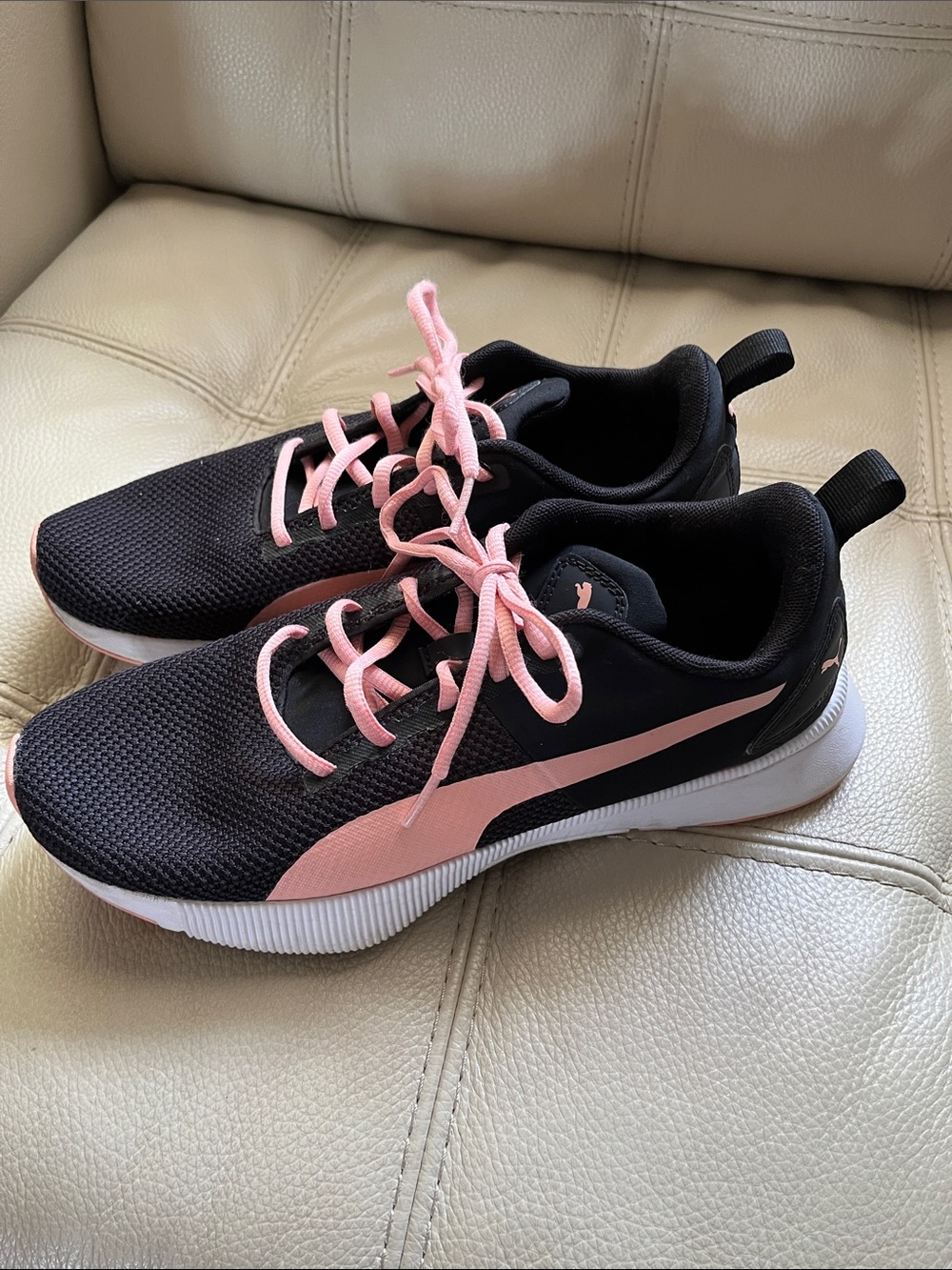 Puma Flyer Runner Black Sneakers with Pink Accents and White Soles